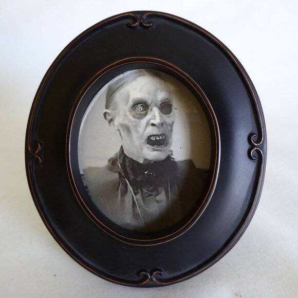 GOTHIC HALLOWEEN HORROR CREEPY SCARY WOMEN EASEL BACK FRAME ODDITY - Picture 2 of 8